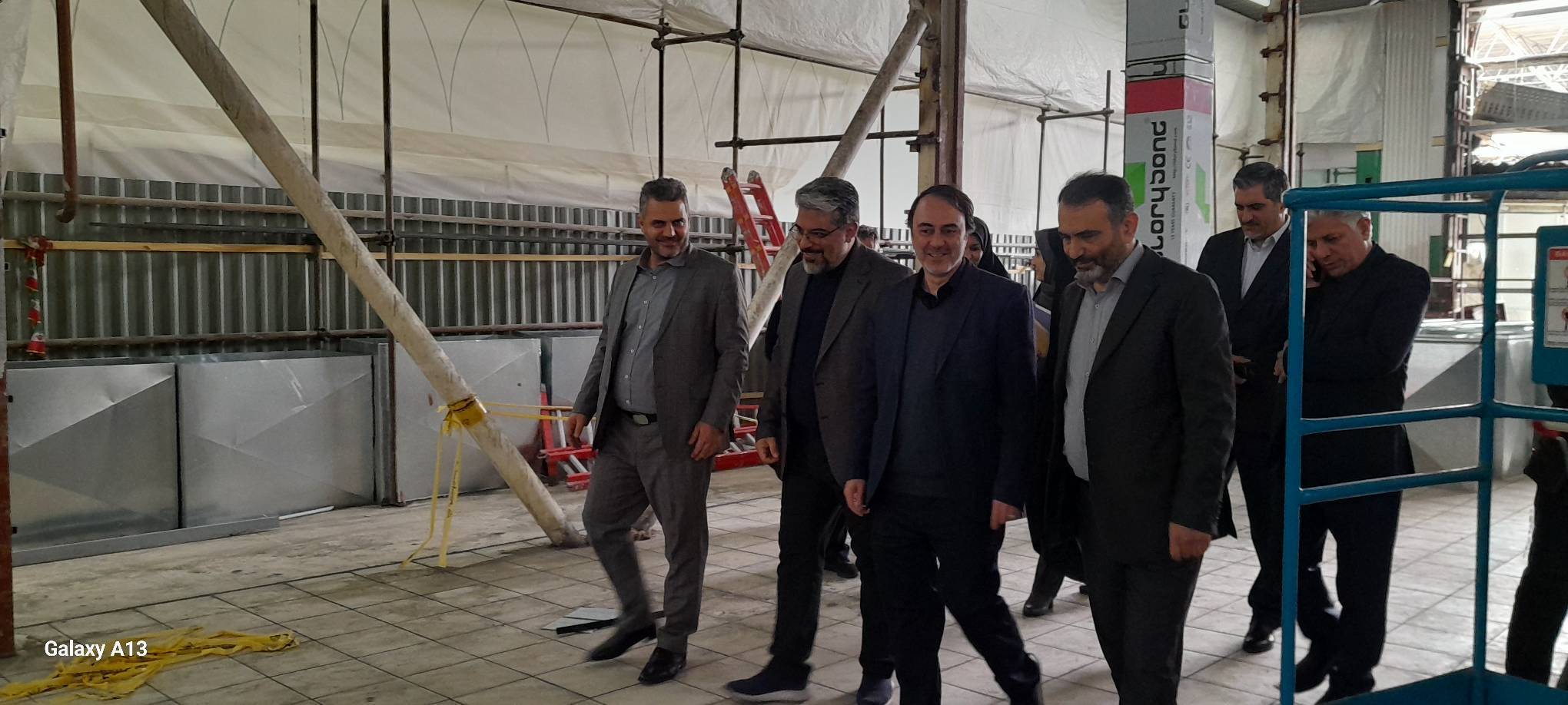 تقدیر مهدی پیرهادی از «مجاهدت در خدمات‌رسانی» کارکنان شهروند/ رضایت شهروندان از تنوع کالایی و طرح‌های حمایتی در بازدید عضو شورای شهر