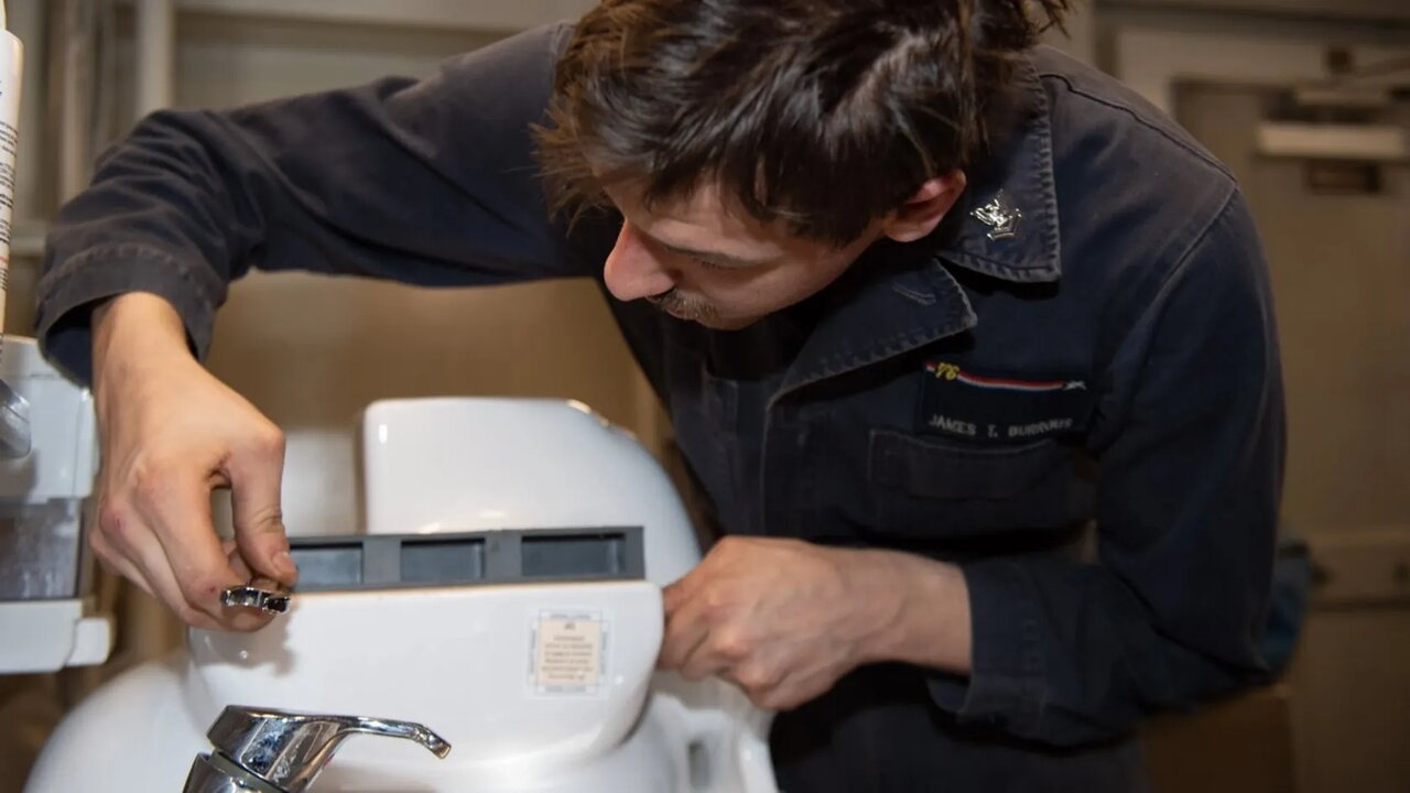 بحران خاموش در دل پیشرفته‌ترین ناو جهان / ناو جرالد فورد زمین‌گیر شد