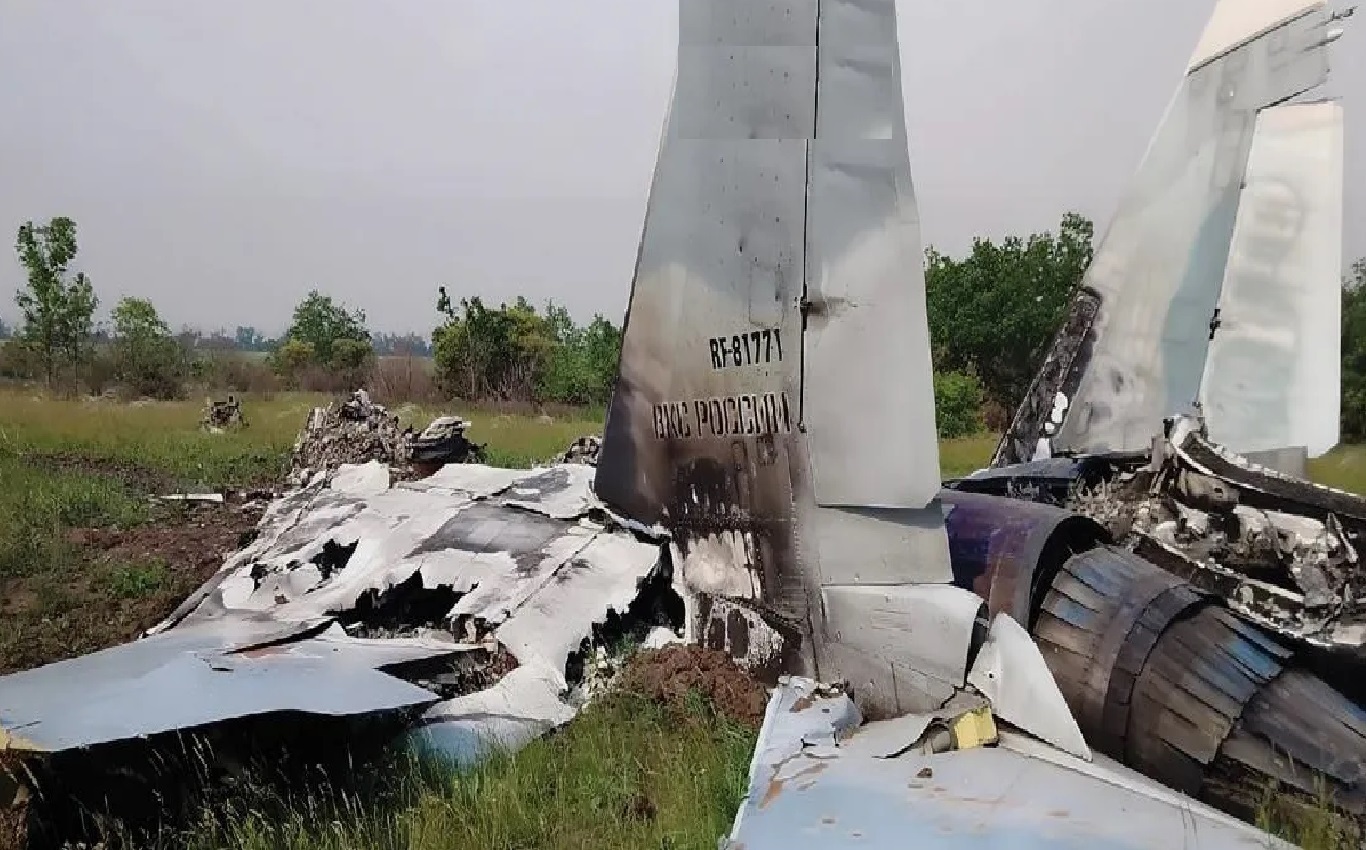 فوری/ سقوط جنگنده سوخو در این منطقه+ عکس