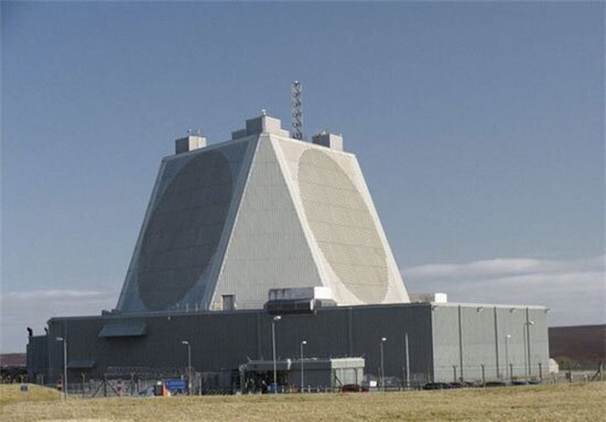 لحظه اصابت دقیق پهپاد ایران و انهدام رادار کلیدی آمریکا + فیلم