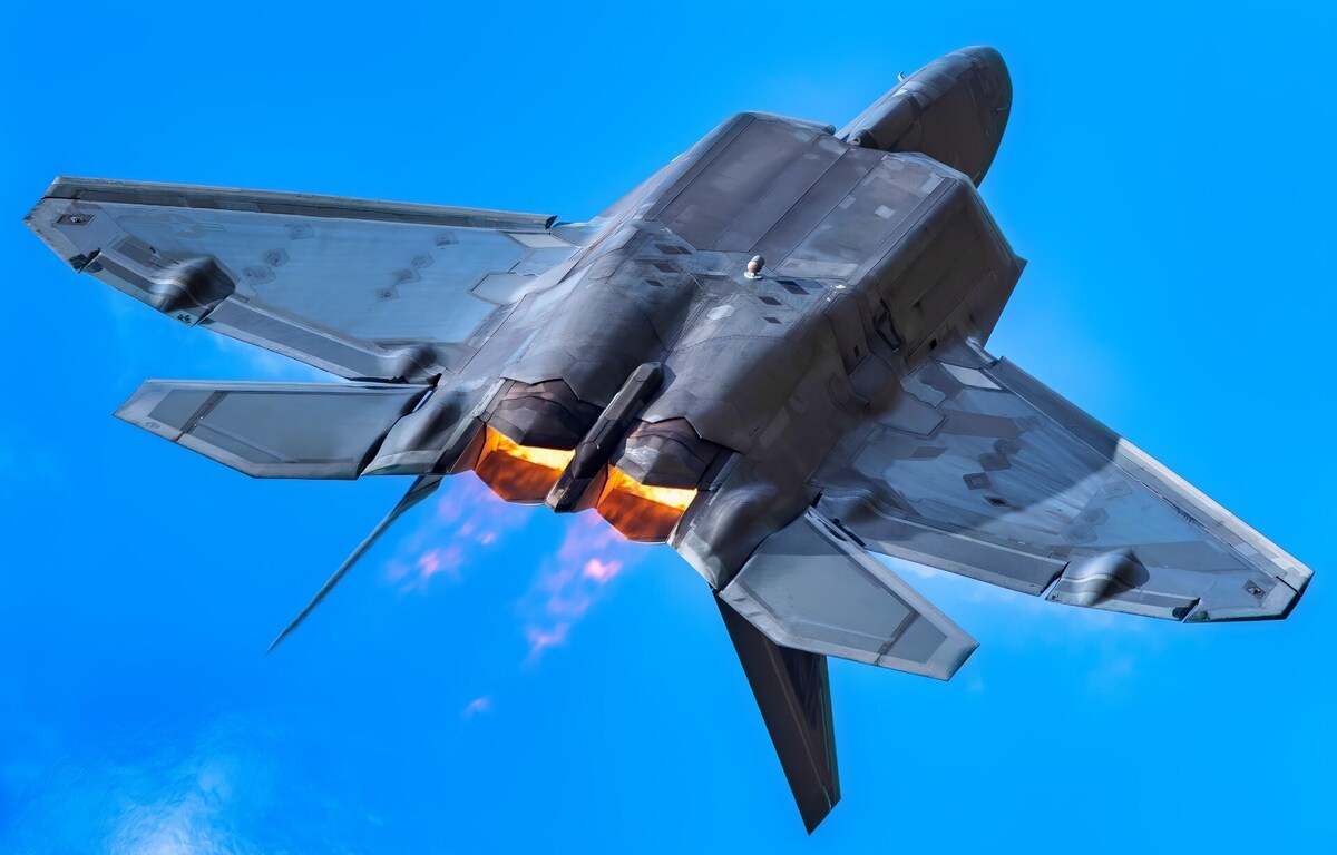 عبور برق آسای موشک بالستیک سجیل از فراز تهران+ عکس