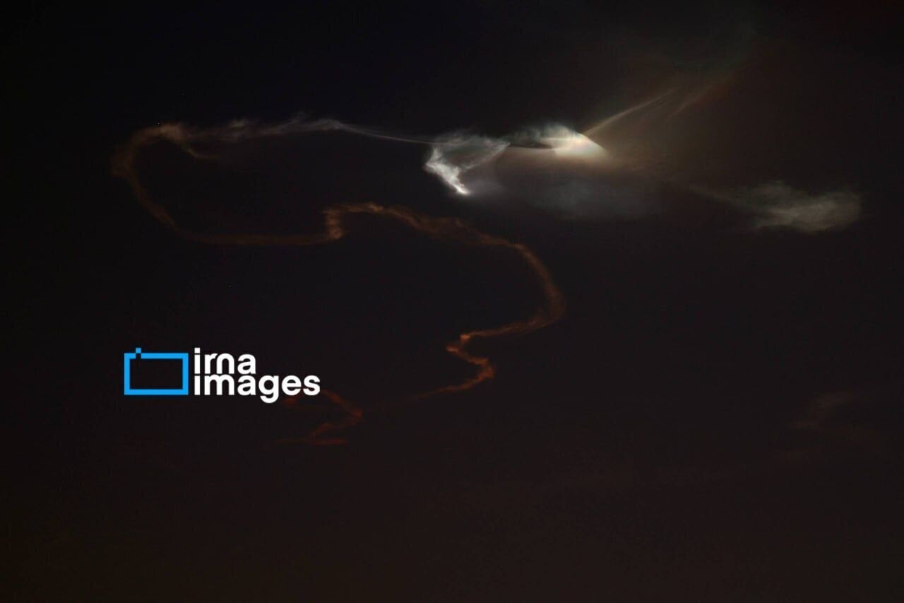 موشک بالستیک سجیل از فراز تهران