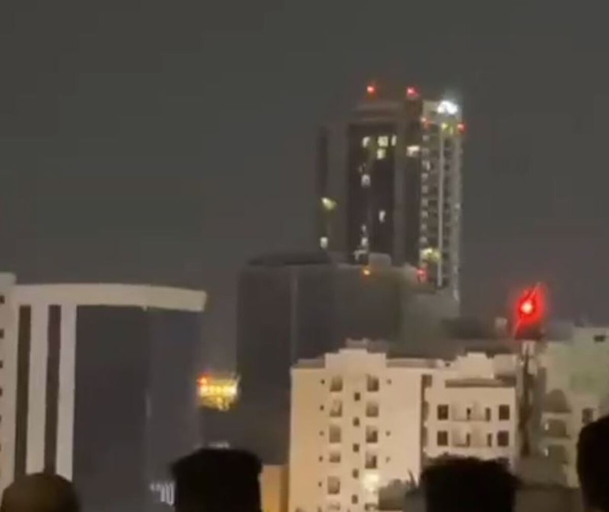 لحظه حمله انتحاری پهپادهای ایرانی به یک برج در بحرین + فیلم