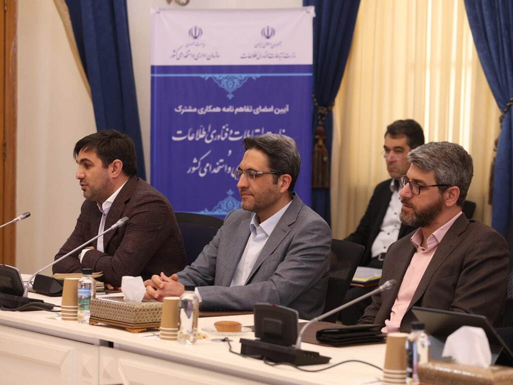 وزیر ارتباطات: تجربه بین‌المللی و بومی ایرانسل عامل بهبود خدمات اداری به مردم می‌شود