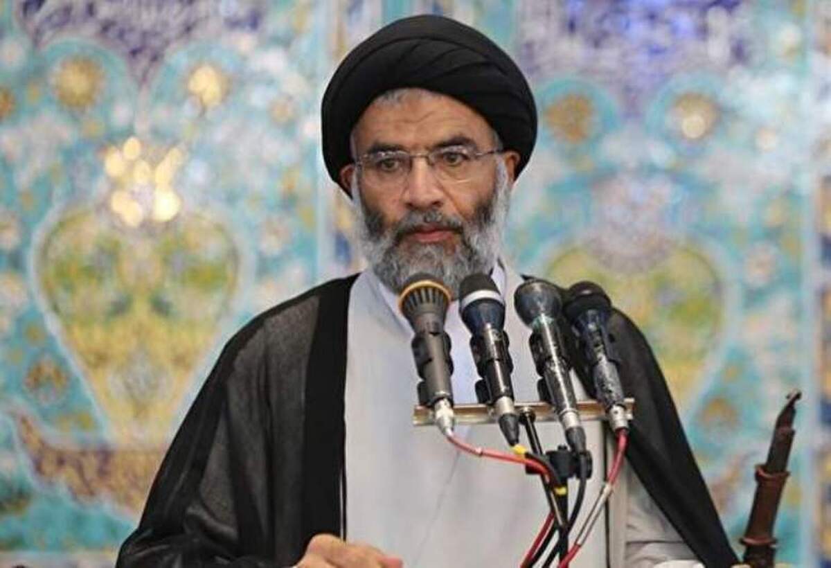  امام جمعه اهواز: گروهی که بتوانند جای خالی انبیاء را پر کنند، علما هستند 