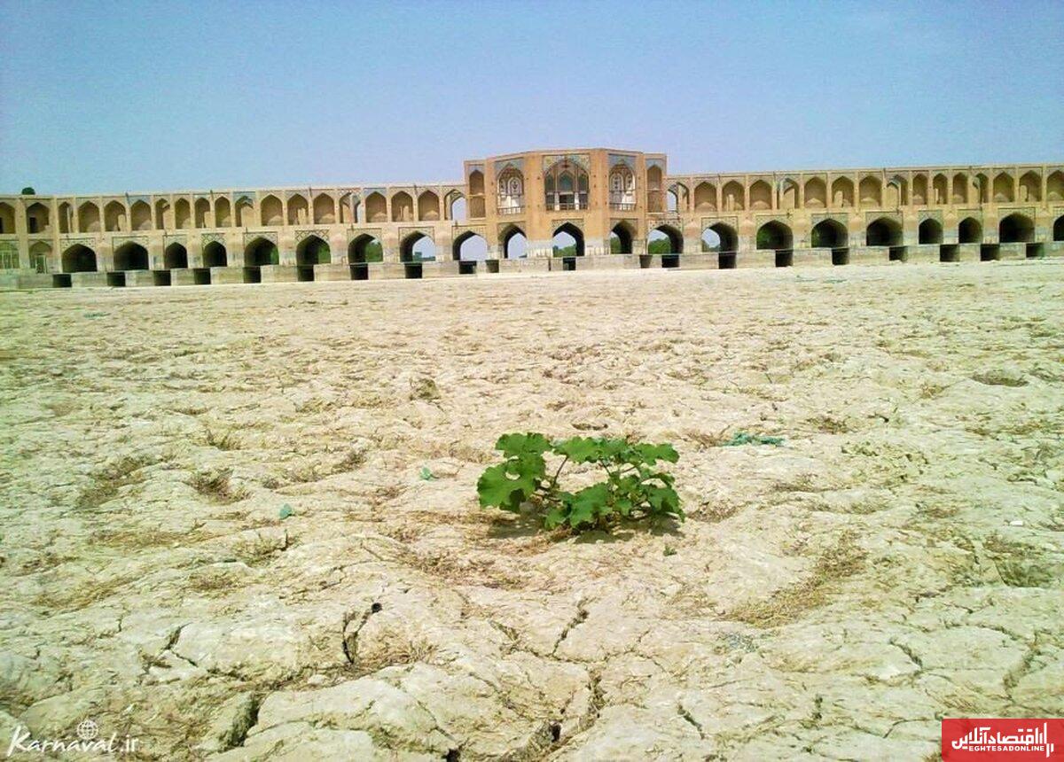  نیمی از آب سد «زاینده‌رود» در مسیر گم می شود/ صداوسیما هیچ‌گاه «خشکی رودخانه» را به تصویر نکشید 