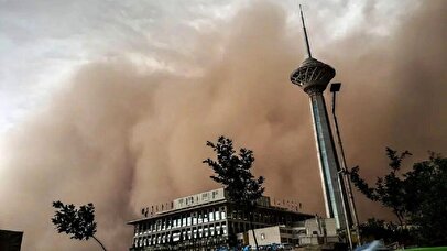 هلال‌احمر: تا یک ساعت آینده طوفان به تهران می‌رسد