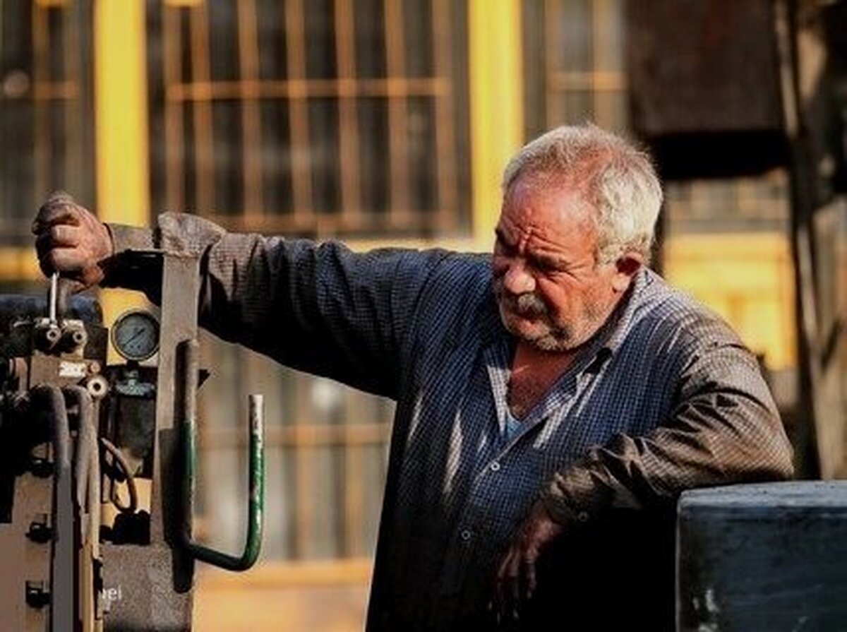  واکنش تند نماینده کارگران به افزایش سن و سابقه بازنشستگی 