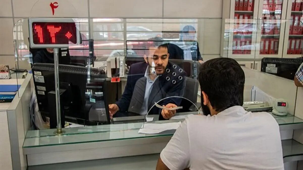  انحلال این بانک پرحاشیه با ناترازی‌های فراروان / تکلیف مشتریان این بانک چه می‌شود؟ 