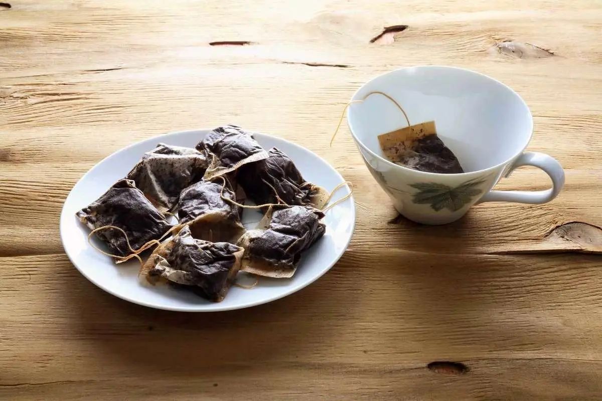 فوت و فن خانهداری؛ ۱۰ روش برای استفاده مجدد از چای کیسهایهای مصرف شده فوت و فن خانهداری؛ ۱۰ روش برای استفاده مجدد از چای کیسهایهای مصرف شده