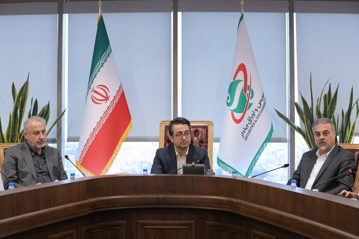  برگزاری میز صنعت فرهنگی و ورزشی با حضور نمایندگان دو باشگاه استقلال و پرسپولیس 