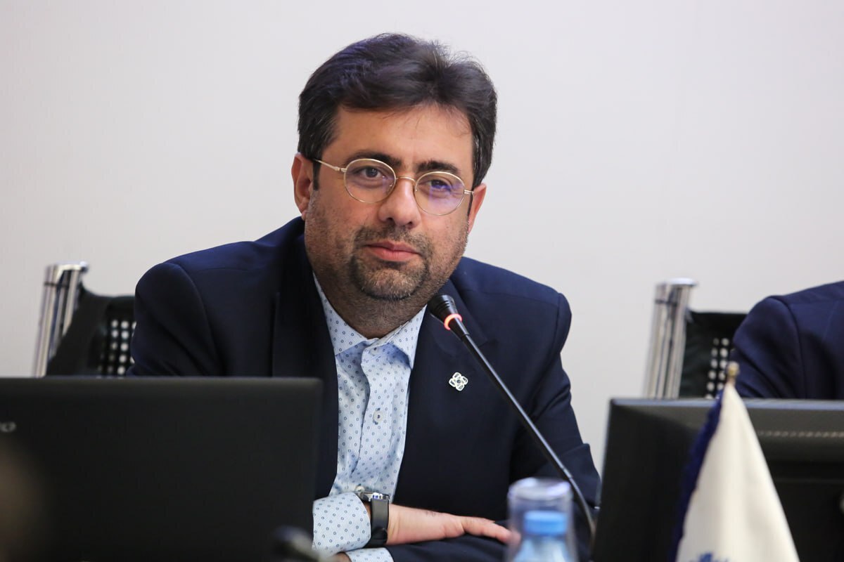 مدنی زاده منتقد جدی نسخه های پرهزینه برای اقتصاد است/ امید به مشارکت نخبگان در دولت با حضور مدنی زاده مدنی زاده منتقد جدی نسخه های پرهزینه برای اقتصاد است/ امید به مشارکت نخبگان در دولت با حضور مدنی زاده