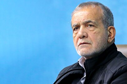 مسعود پزشکیان پا به توپ شد +تصاویر