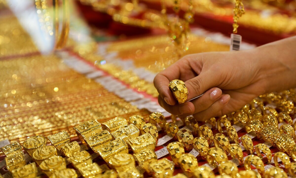 سقوط تاریخی قیمت طلا و سکه / قیمت طلا ۱ میلیون و ۹۰۰ هزارتومان ارزان شد + جدول تغییرات سقوط تاریخی قیمت طلا و سکه / قیمت طلا ۱ میلیون و ۹۰۰ هزارتومان ارزان شد + جدول تغییرات