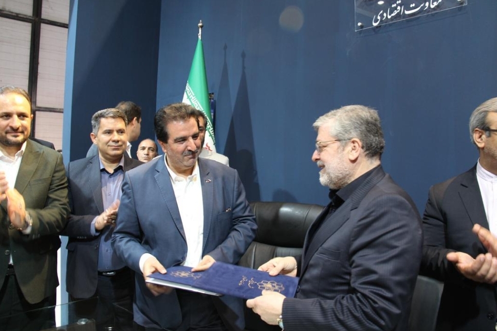 تفاهمنامه همکاری بانک رفاه کارگران و شهرداری مشهد امضا شد
