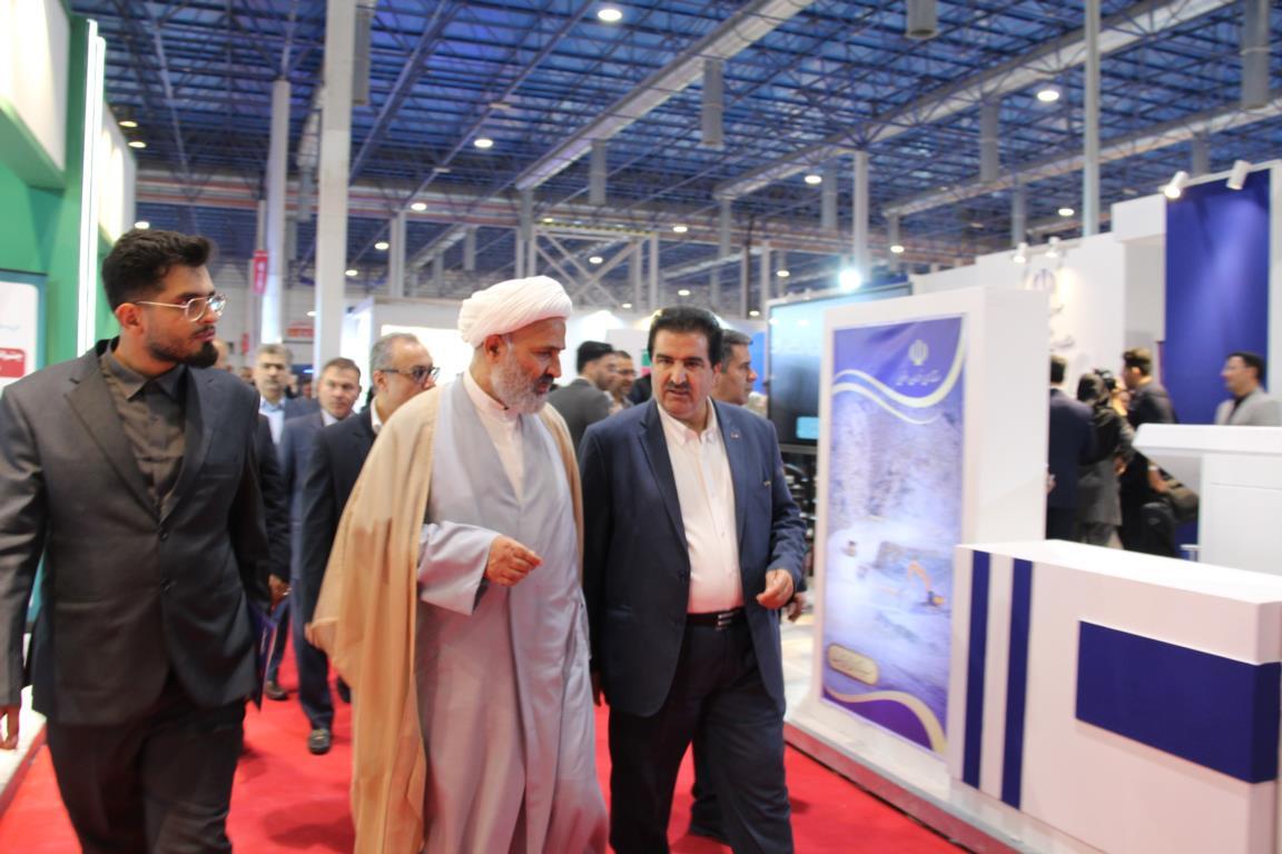 بازدید مدیر عامل بانک رفاه کارگران از نمایشگاه مشهد اینوکس 1404