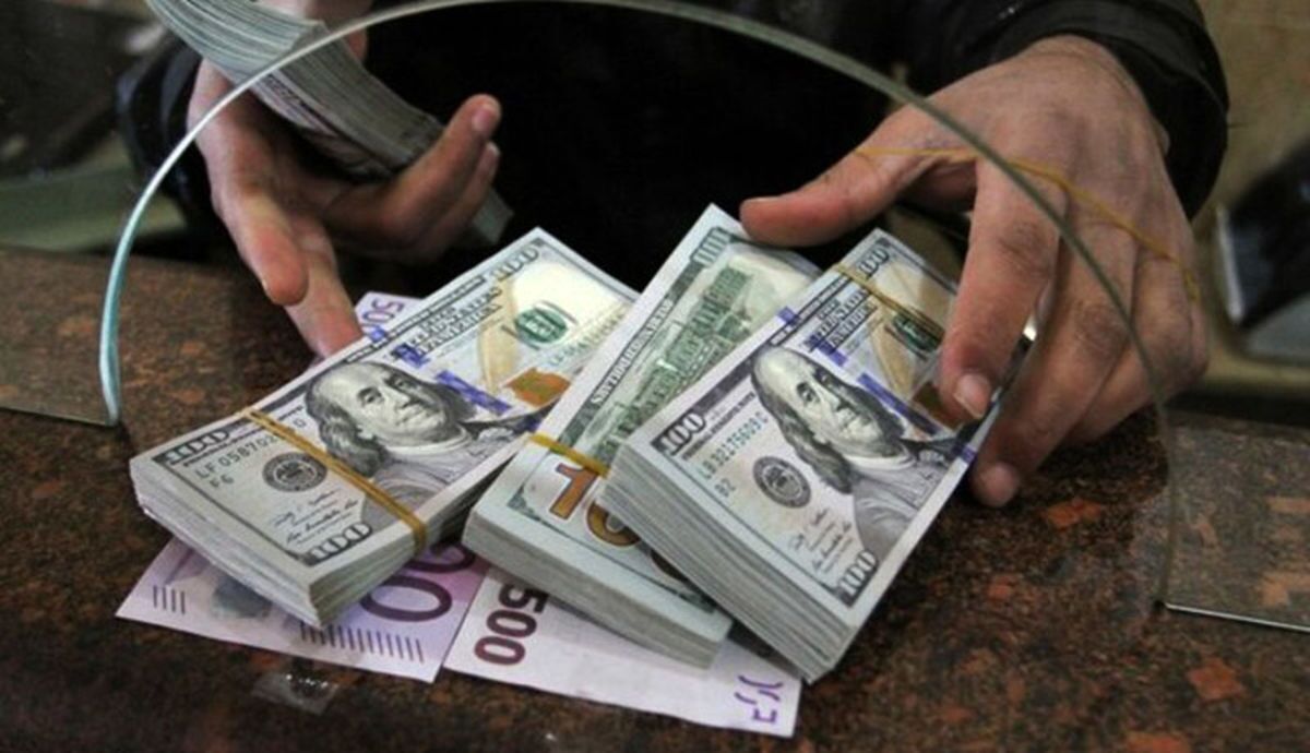  قیمت دلار به کانال ۷۰ هزار تومان نزدیک شد / قیمت دلار امروز ۱۰ خرداد ۱۴۰۴ 