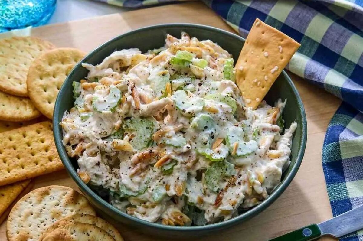 طرز تهیه سالاد مرغ کلاسیک خوشمزه و سریع طرز تهیه سالاد مرغ کلاسیک خوشمزه و سریع