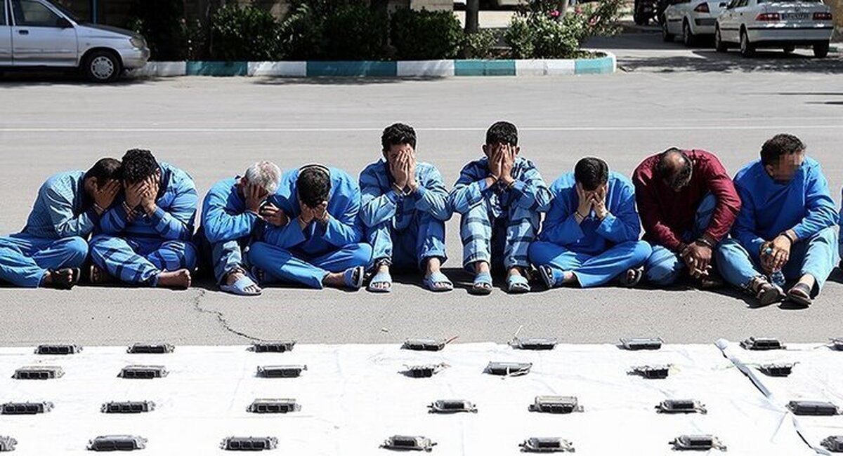 دستگیری ۵۵ نفر از اتباع بیگانه برای قاچاق سوخت! دستگیری ۵۵ نفر از اتباع بیگانه برای قاچاق سوخت!