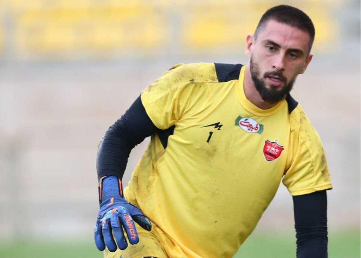  دروازه بان پرسپولیس پیج باشگاه را آنفالو کرد! 
