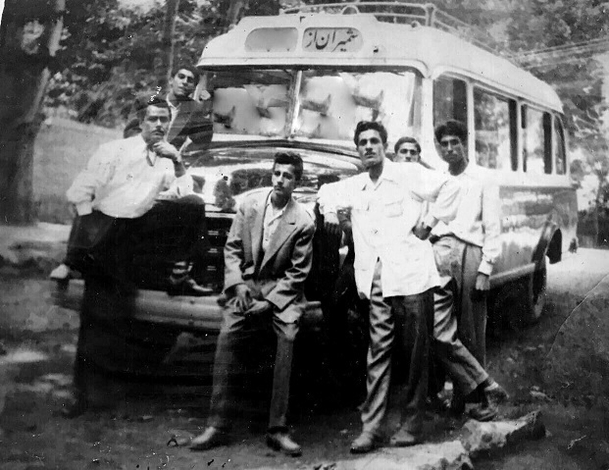 عکس یادگاری با نخستین اتوبوسی که به شمال شهر تهران آمد