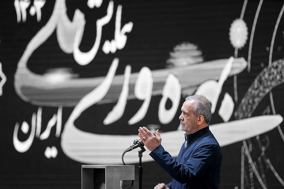  قابی جالب از پزشکیان در مراسم امروز+ عکس 