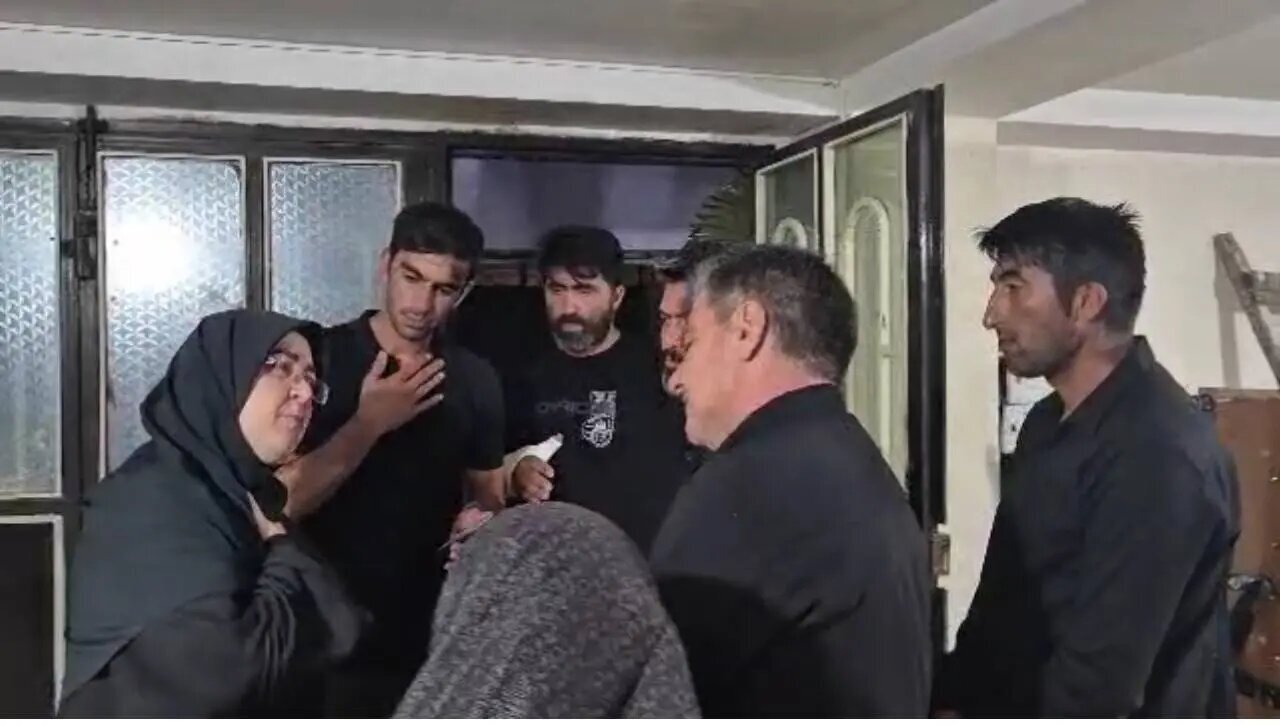 حضور شبانه دولتی‌ها در منزل الهه حسین‌نژاد +تصاویر