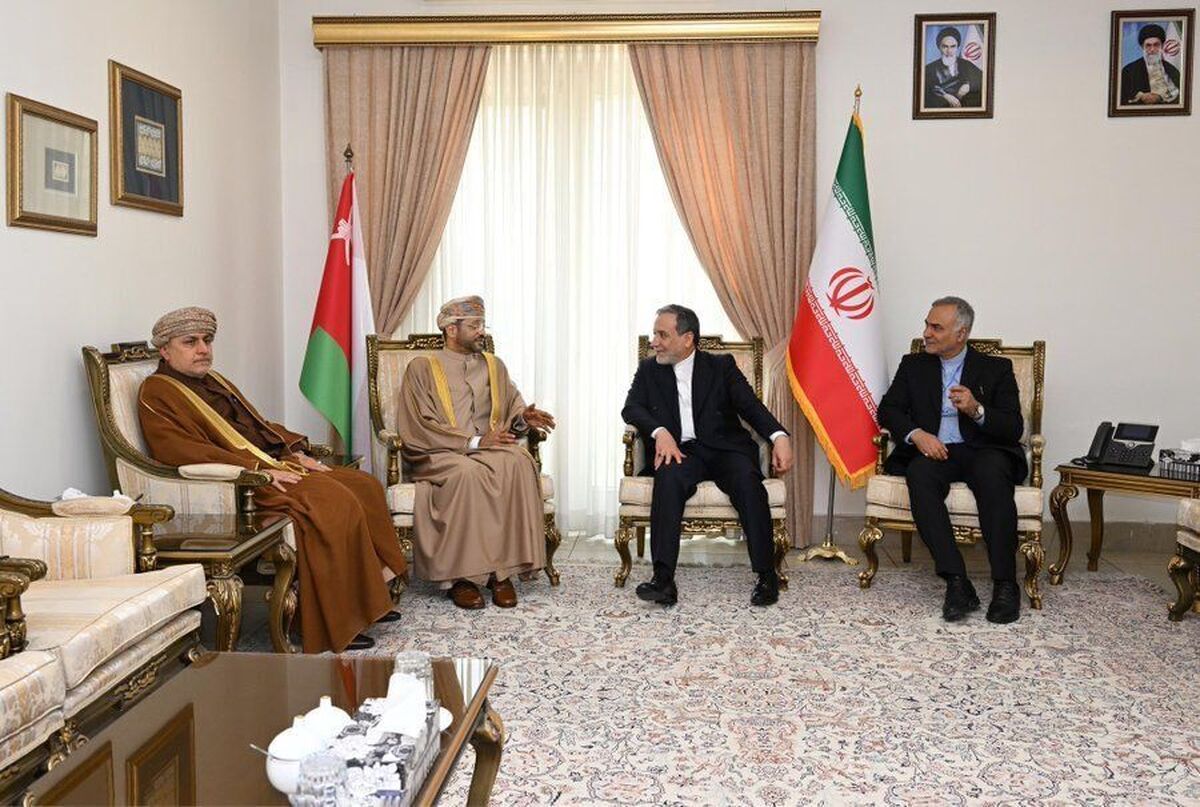  دیدا ر عراقچی با وزیر امور خارجه عمان پیش از آغاز دور پنجم مذاکرات 