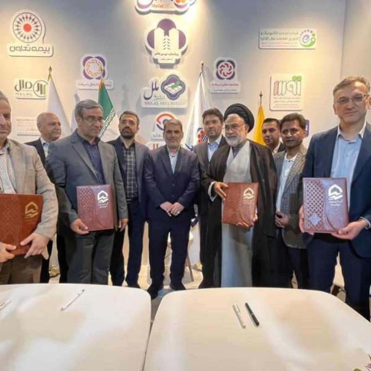  تفاهم‌نامه احداث ۵۰۰ مگاوات نیروگاه خورشیدی میان استانداري خراسان رضوي، موسسه اعتباری ملل و شرکت‌های برق خراسان امضا شد 