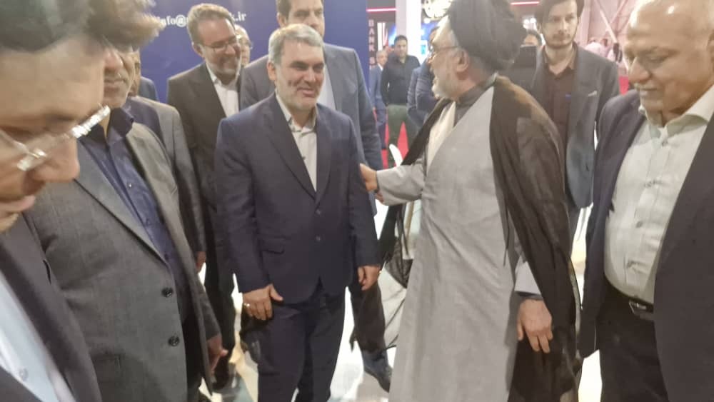 تفاهم‌نامه احداث ۵۰۰ مگاوات نیروگاه خورشیدی میان استانداري خراسان رضوي، موسسه اعتباری ملل و شرکت‌های برق خراسان امضا شد