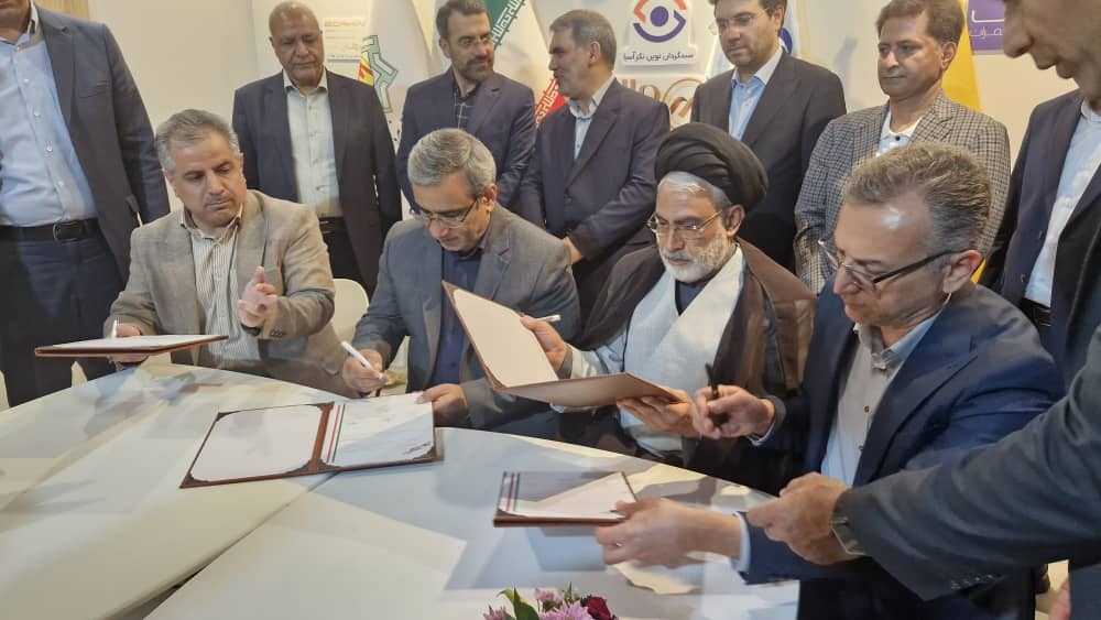 تفاهم‌نامه احداث ۵۰۰ مگاوات نیروگاه خورشیدی میان استانداري خراسان رضوي، موسسه اعتباری ملل و شرکت‌های برق خراسان امضا شد