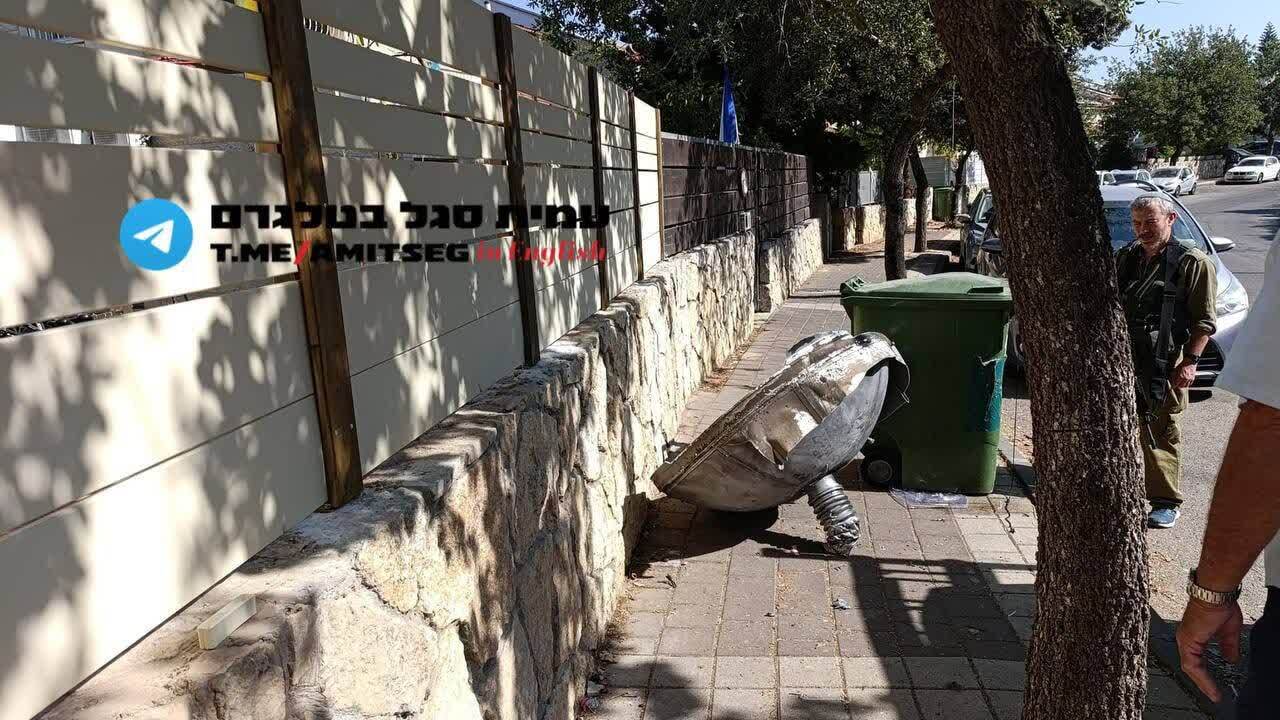 موشک ایرانی در پنجاه متری خانه وزیر دارایی اسرائیل + عکس