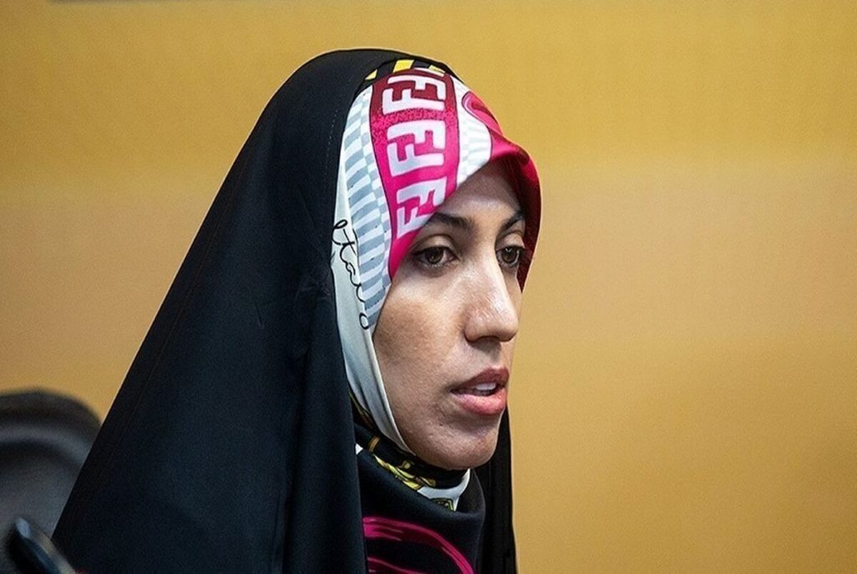 عکسی از آمنه سادات ذبیح‌پور قبل از حمله اسرائیل به صداوسیما 