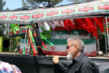  تشییع باشکوه پیکر رایان قاسمیان کوچک ترین شهید ایران + عکس