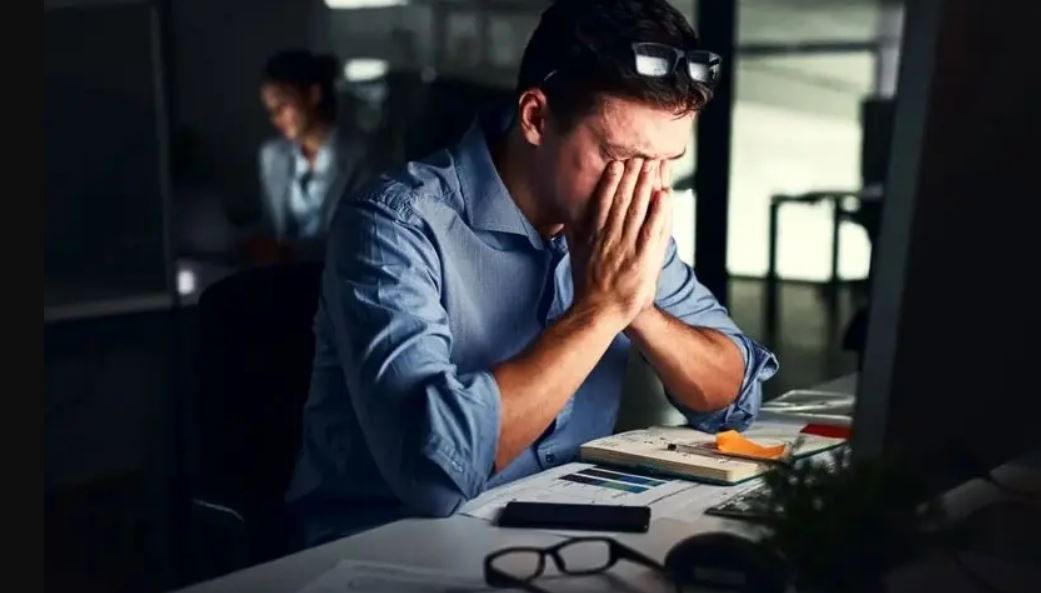 آیا کار زیاد بر سلامت مغز تاثیر منفی دارد؟