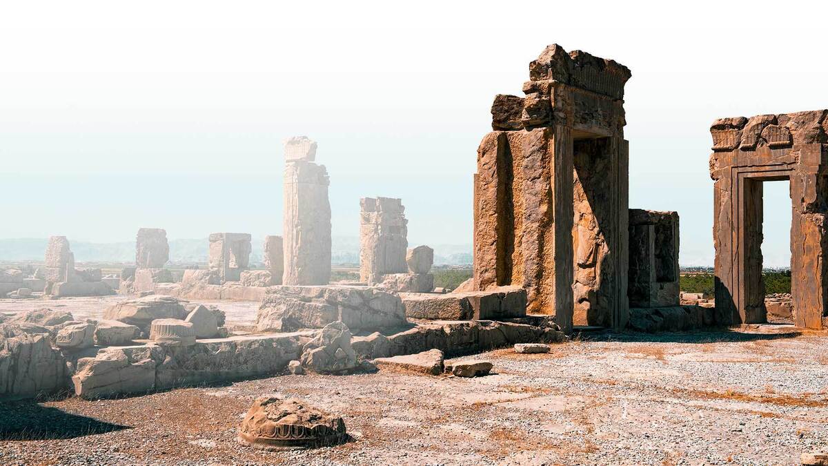 فرونشست به ۱۰ متری آرامگاه شاهان هخامنشی و ۳۰۰ متری تخت جمشید رسید فرونشست به ۱۰ متری آرامگاه شاهان هخامنشی و ۳۰۰ متری تخت جمشید رسید