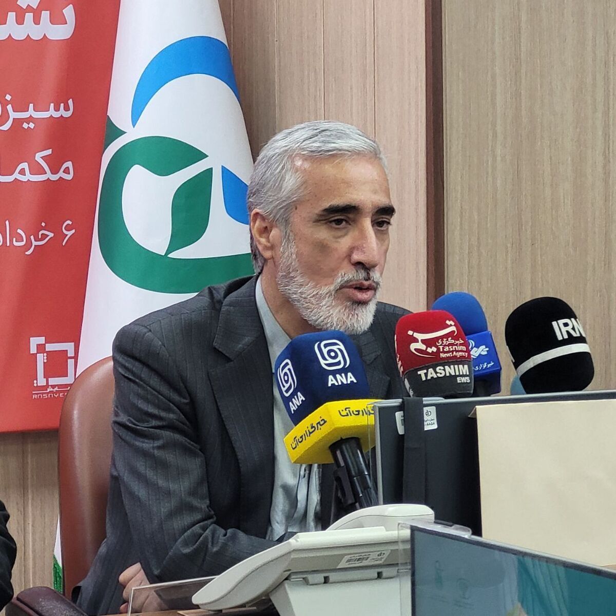 دلایل کاهش صادرات مکمل‌ها/ صادرات ۲ میلیارد دلاری مکمل‌ها زیبنده ما نیست