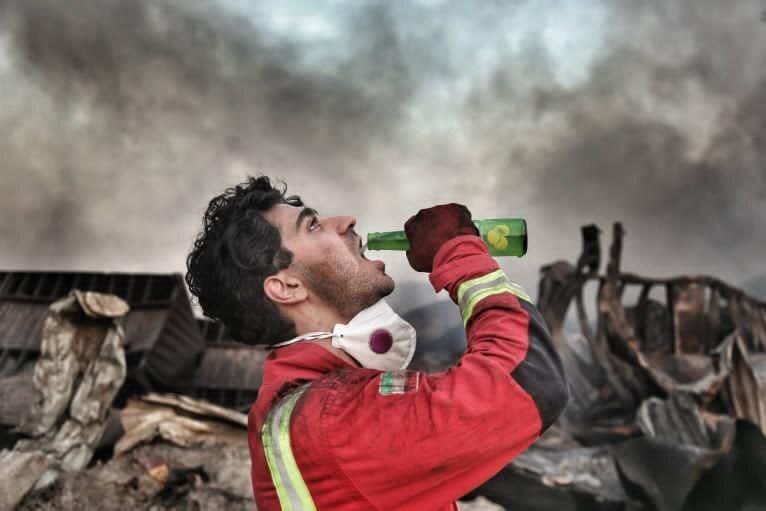 سوءاستفاده غیراخلاقی از عکس یک ‌آتش‌نشان در حمله به تهران