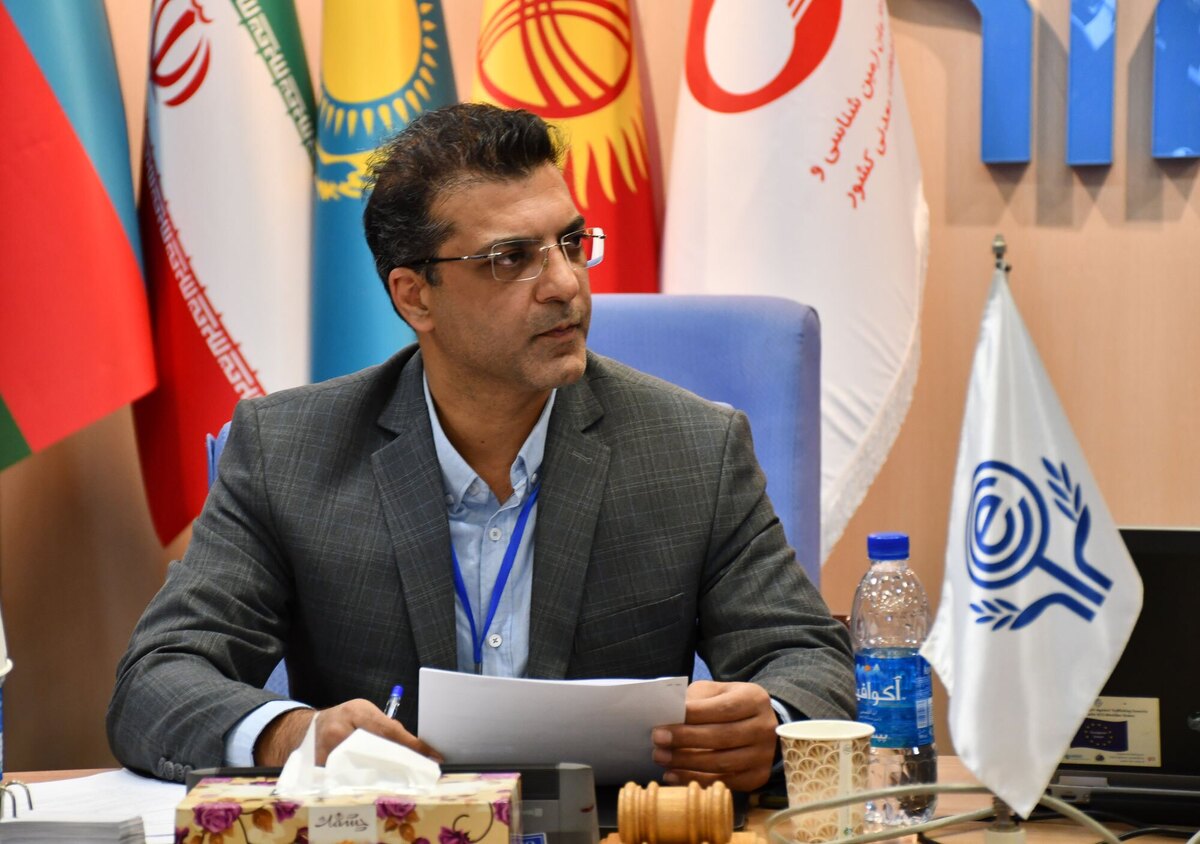 تالاب خشکیده «صالحیه» منشأ گرد و غبار در تهران تالاب خشکیده «صالحیه» منشأ گرد و غبار در تهران