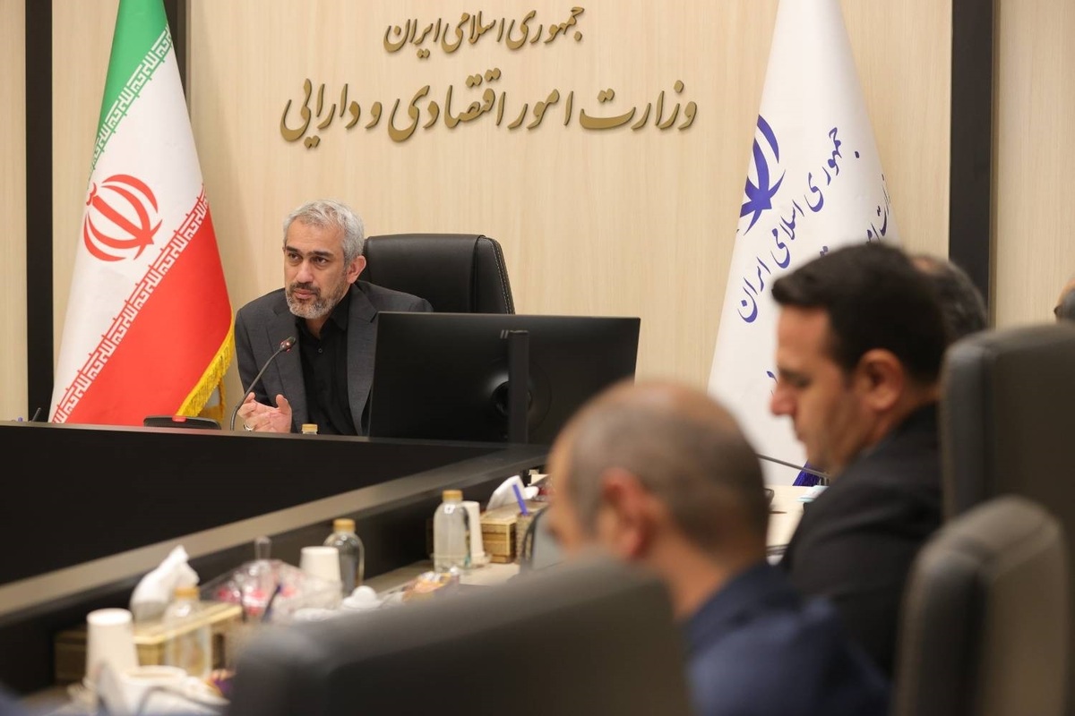 حمایت تمام‌قد وزیر اقتصاد از بازار سرمایه/ سبدهای تا ۵۰۰ میلیون تومان مشمول بیمه سهام شدند