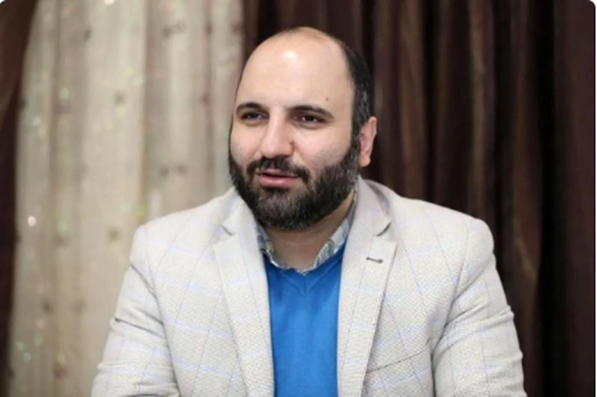 توجیه عجیب رضا عاشری برای توهین به پزشکیان به جای عذرخواهی: من طنازم!+ عکس