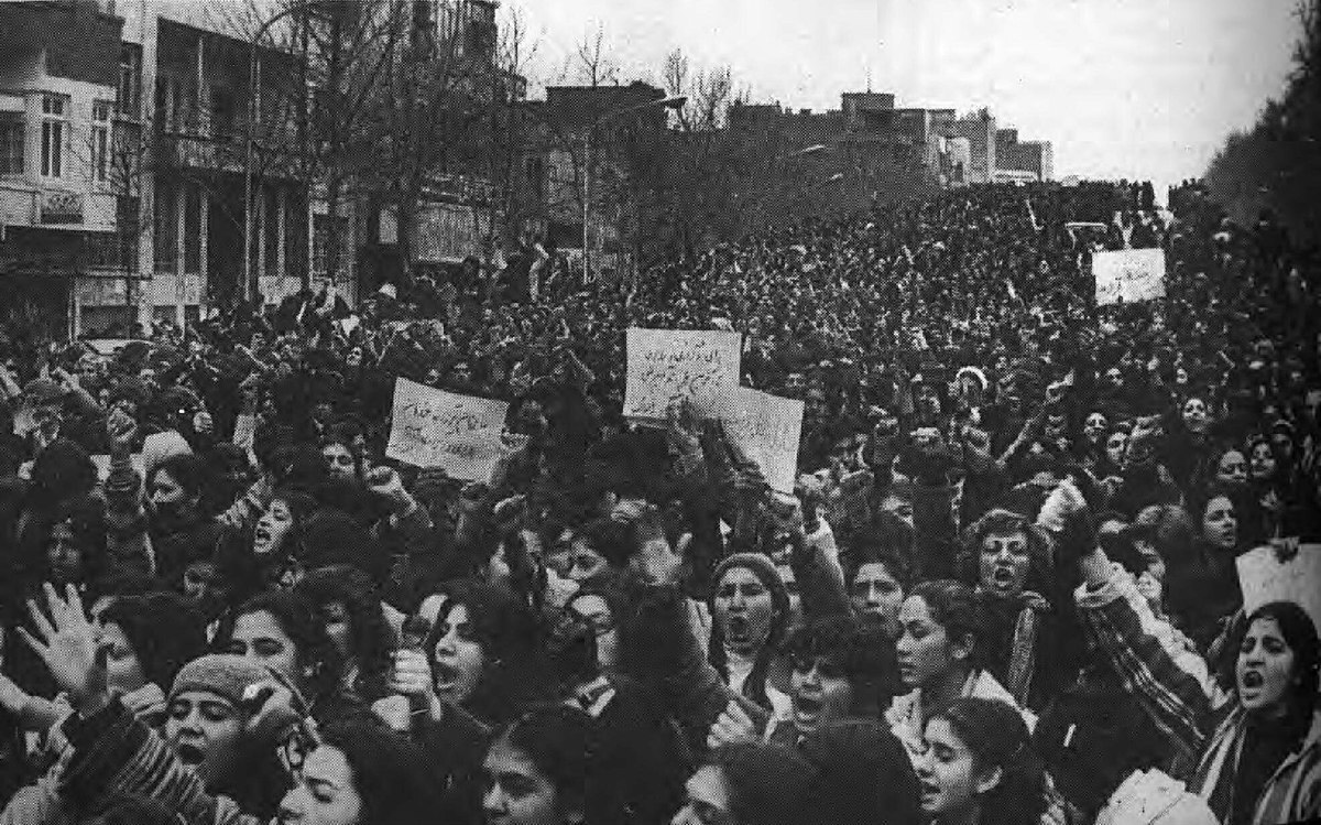 تصمیم شورای خلیفهگری ارامنه تهران در مورد پوشش زنان ارمنی تصمیم شورای خلیفهگری ارامنه تهران در مورد پوشش زنان ارمنی