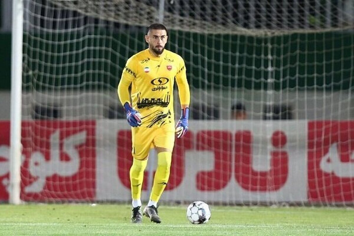ستاره خارجی پرسپولیس؛ نزدیک درب خروج ستاره خارجی پرسپولیس؛ نزدیک درب خروج