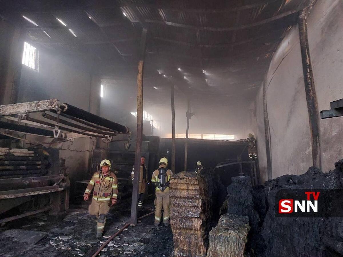آتش‌سوزی یک کارگاه انبار پارچه در جاده ورامین