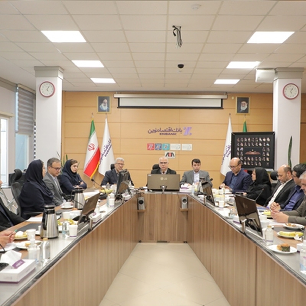 سهم بانک اقتصادنوین از بازار ارز افزایش مییابد سهم بانک اقتصادنوین از بازار ارز افزایش مییابد