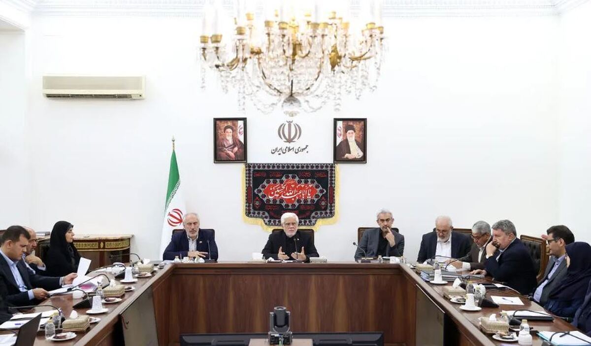 عارف: با کسی به دنبال جنگ نیستیم عارف: با کسی به دنبال جنگ نیستیم