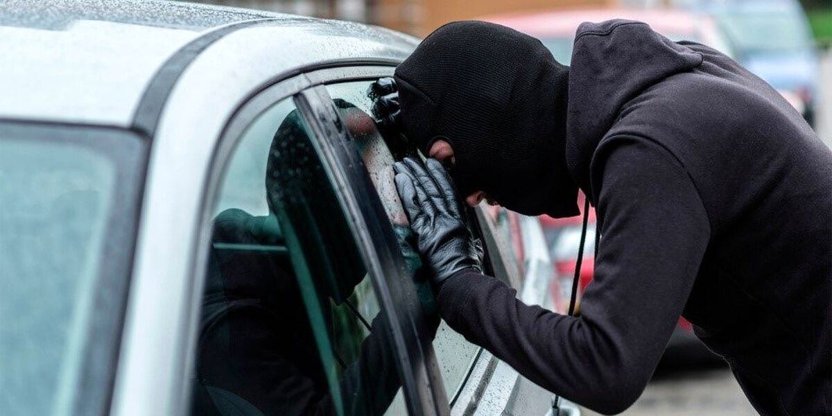 واکنش مسئولان به سرقت در گنجنامه همدان: فقط دو عدد لاستیک بوده!