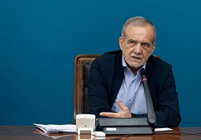 تصاویر حضور پزشکیان در مراسم یادبود حسین طیب نیا