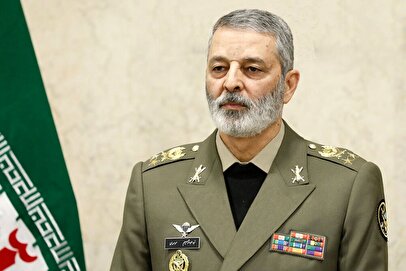 پوشش متفاوت سرلشکر موسوی در بازدید از سازمان هوافضای سپاه