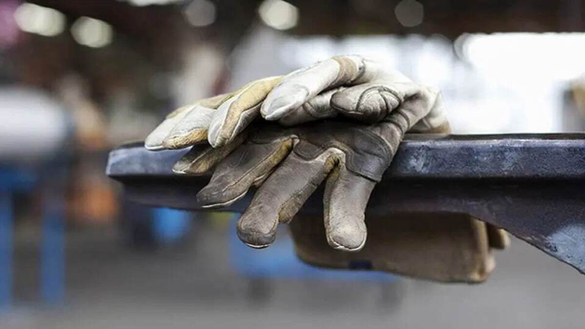 نیمی از جمعیت ایران، بیکارند/ ۸۶ درصد از زنان در بازار کار حضور ندارند